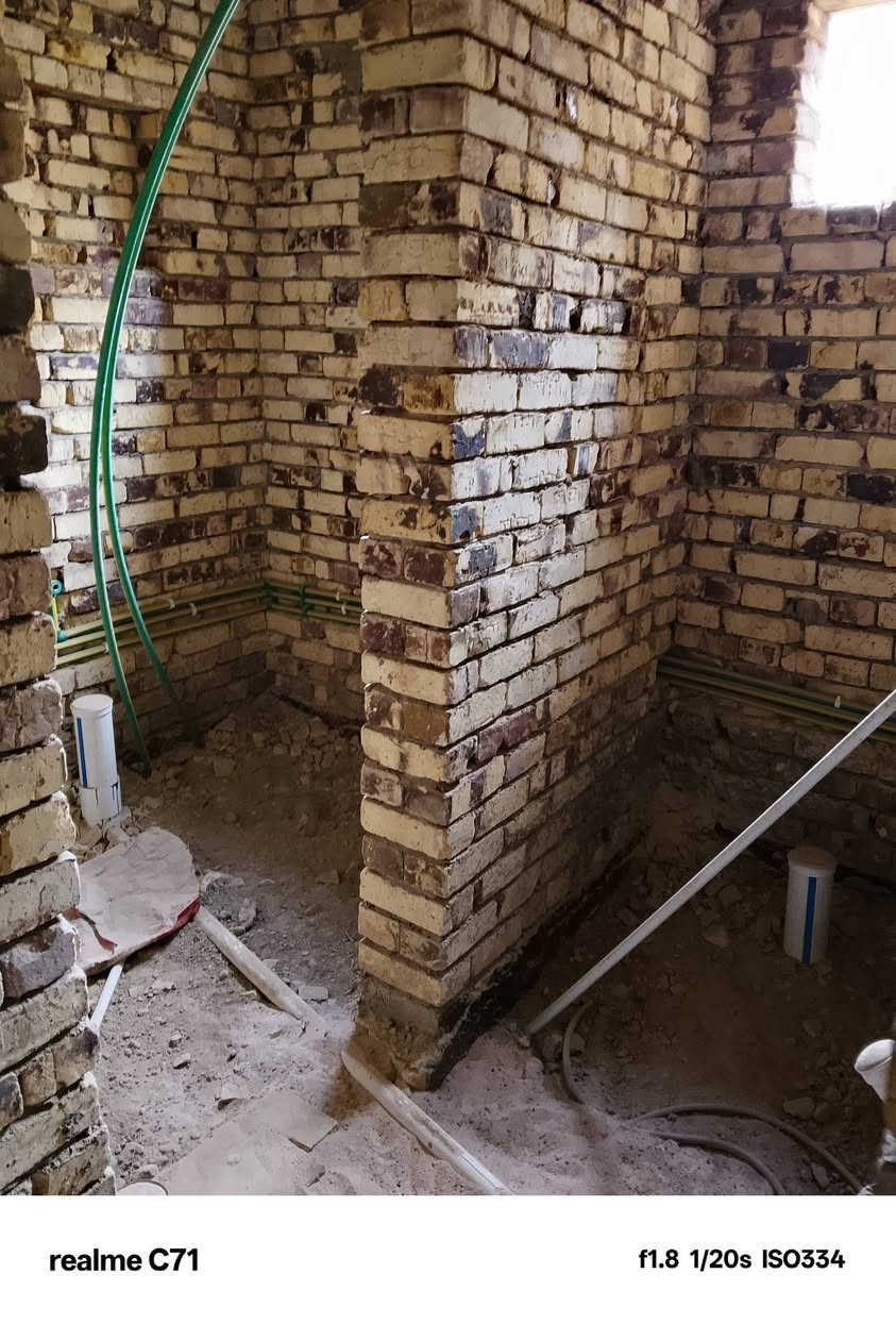 هيكل مسقف طابقين في حي الزهراء شارع الغسل المساحة 115 طابو زراعي
الواجها 5 نزال 23 الطابق الارضي يحتوي على استقبال مفتوحه على الصاله مع مطبخ وصحيات وغرفة نوم ام الطابق الاول يحتوي على غرفة نوم وصاله كبيره وصحيات مع سطحين يكون الدرج خارجي للسطح الثاني 
المشتمل بناء درجه اولى مثل ماموضح بالصور للاستفسار اكثر الاتصال بالرقم ***********
ابو ياسر /بيع شراء ايجار الدور والاراضي الطابو صرف والزراعي
