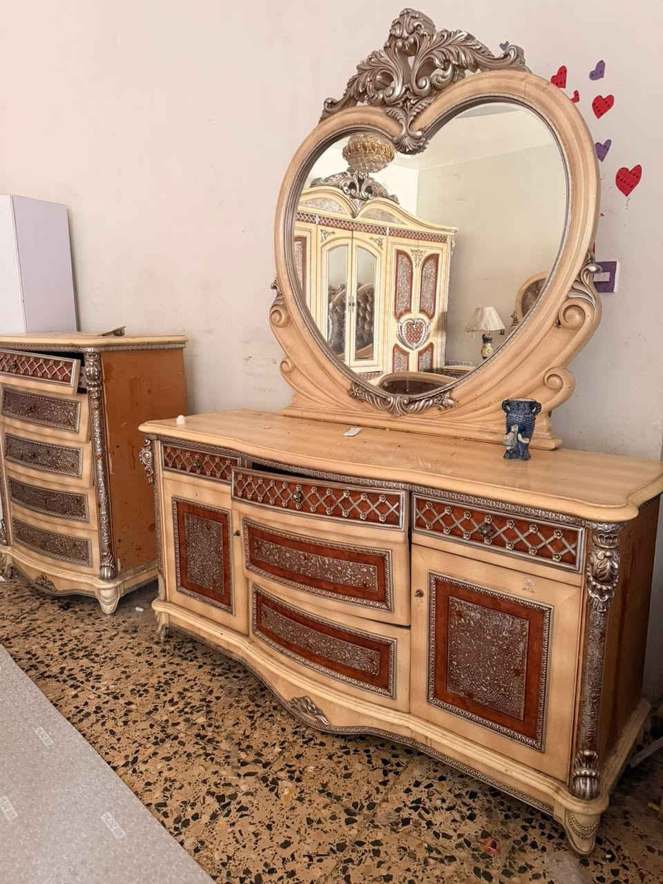 للبيع كاملة اي نقص مابيها كاملة ونظيفة  سعرها خاص مكانها دوانية مركز


**إذا كنت صاحب هذا الإعلان وتريد حذفه لأي سبب، رجاءا أرسل رسالة إلى الدعم الفني**