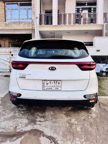 سلام عليكم 
كيا سبورتج خليج 
مديل ٢٠١٩ شكل ال ٢٠٢٠ 
كفاله سياره من الصبغ   
عده بارد بلباب الخلفي كلش بسيط 
ودعاميه اماميه صبغ
وصار بيه كاز كيت بيه فقط وسويته درجه أولى   
نص مواصفات
داخل حمصي 
تحكمات فول 
شاشه 
حساس امامي خلفي 
كامره 
جلد وشامون 
سياره ماشيه ٨٥ 
وجديده معنى الكلمه 
معروضه ١٨٥ وبيه مجال كلش بسيط 
مكاني بغداد اجكوك او الشعله 
***********
