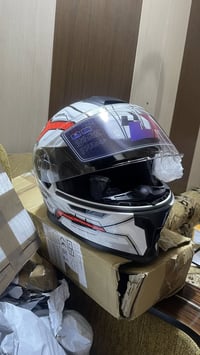 خوذة عدد 2 قيمهم وبالعافيه 🧡 07725839740