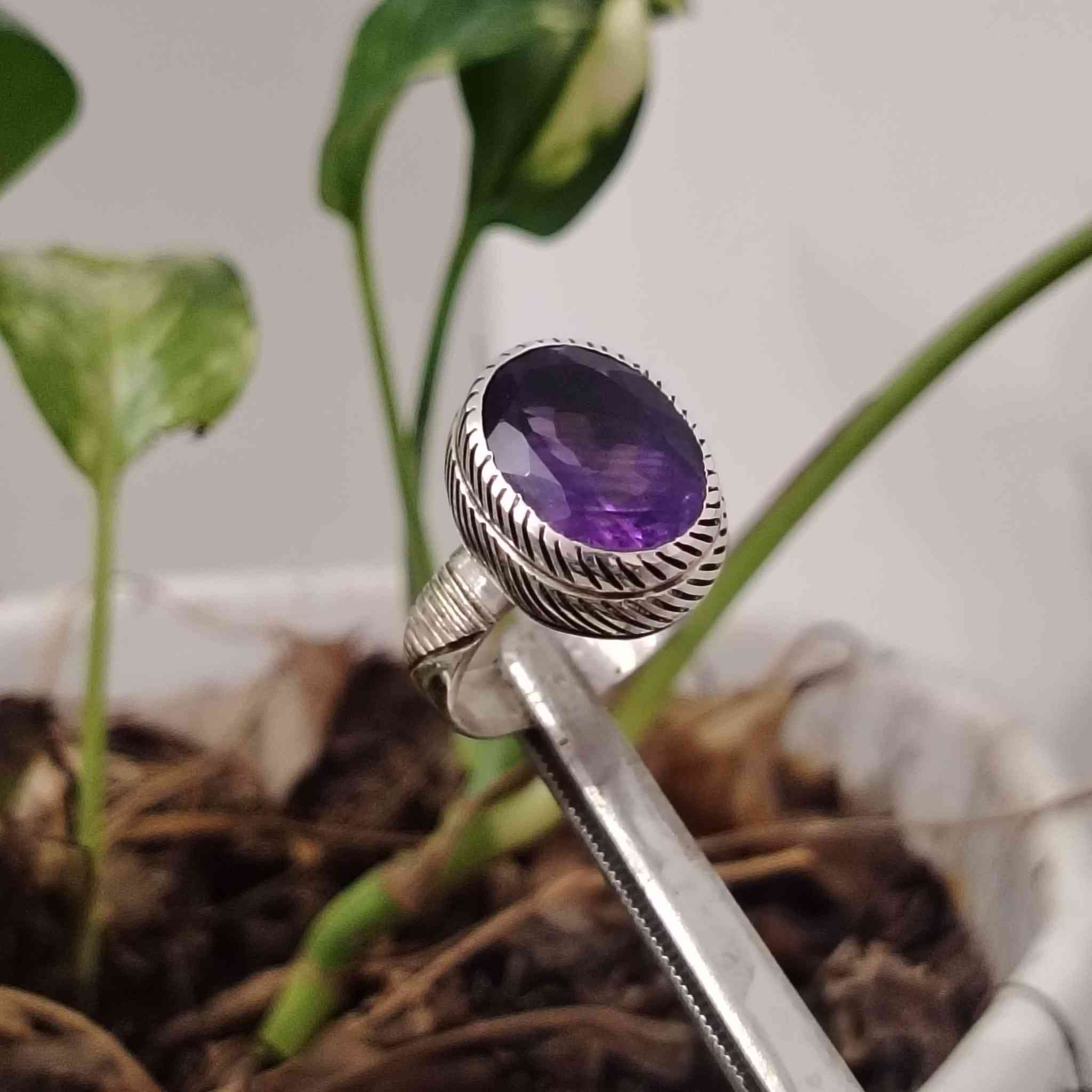 خاتم من حجر الجمشت الأفريقي الطبيعي
صياغه ثقيلة وجميلة فضه عيار ٩٢٥
يوجد توصيل إلى جميع المحافظات
التواصل ع الخاص او ع الواتساب ***********
