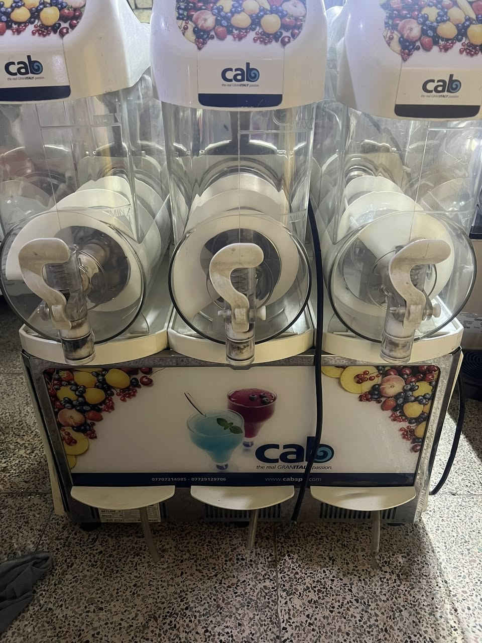 سلام عليكم مكينه سلاش كب ايطالي جدا نضيف تلاث احواض مكاني بغداد ***********
