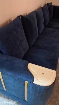 تخم ديوان • ١٠ مقاعد • نظيف