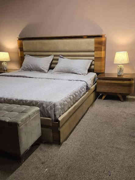 غرفة نوم تركية 🇹🇷 ماركة اصلية 9 قطع
الغرفة تكمة وقوية وخشبها جداً ثقيل
ابواب هايدروليك + سلايد جداً سلس بالفتح والسد اضافة الى المجرات كذلك
الغرفة استيراد خاص من تركيا يعني مو من الشركات العراقية 
السعر مليون و350
عنواني بغداد المشتل
*********** موجود واتساب
