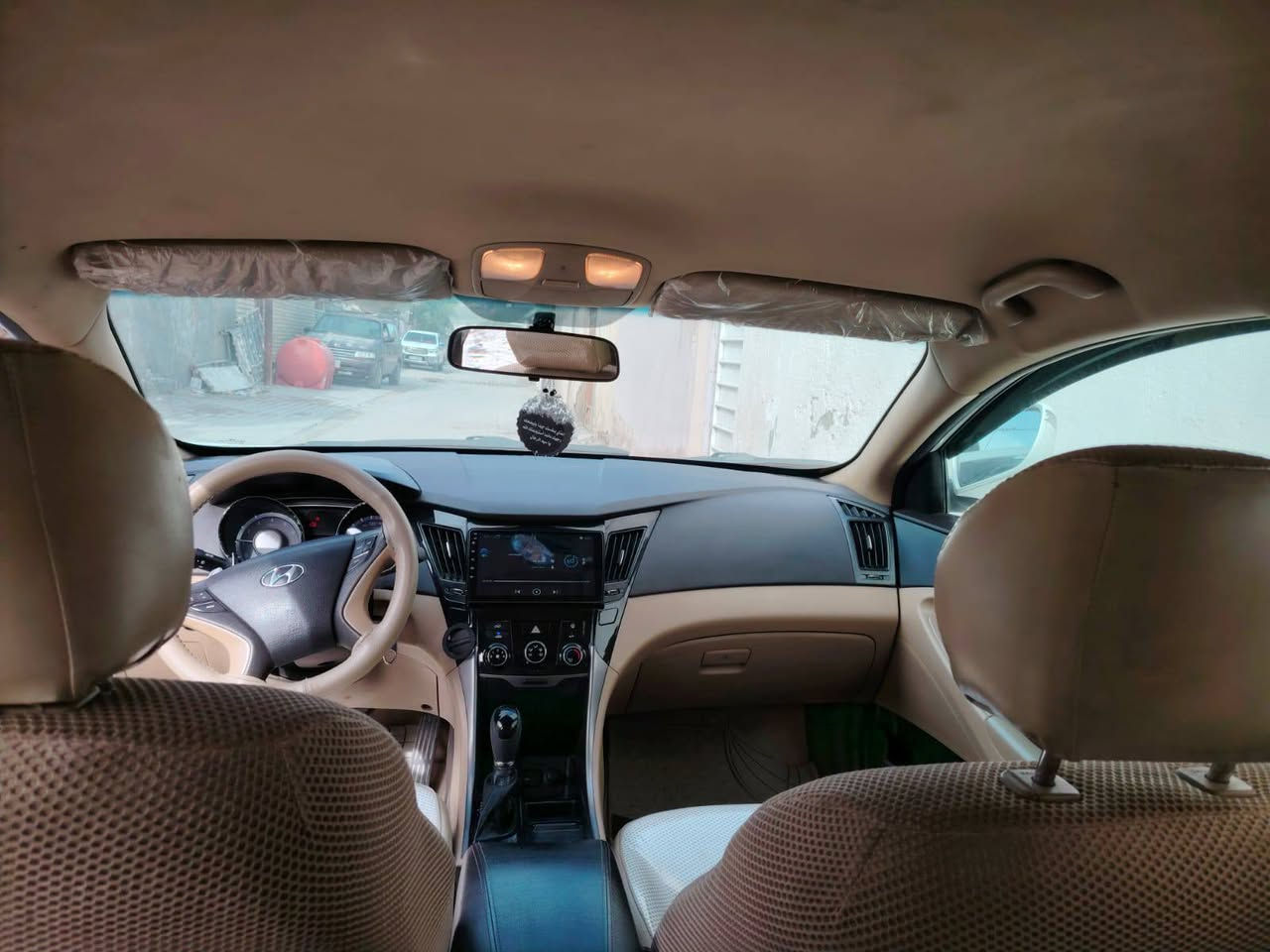 السلام عليكم سوناتا 14 خليجي كفاله عامه ستخدام شخصي سياره حيل جديده ماشيه 140 رقم بغداد بسمي دولي مكفوله من كلشي  مكينه 2400 دوش مامفتوحه مكفوله ثلاث انضمة قياده شفتات وعادي وأيكو تقليل وقود كشن كهربائي تبريد قطعتين كامره حساسات بلادي وكامرة حوادث حديثه خلفي وأمامي مري قلاب شفط سبير ما نازل
مكاني سماوه مركز المدينه نعتذر عل خاص 0780 3694698
