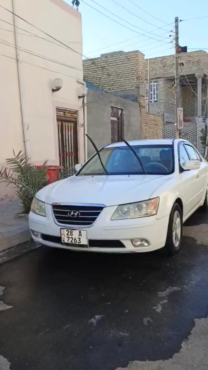 السلام عليكم سوناتا للبيع موديل 2007 حدثها 9 منظومه زنون كامله كير مكينه جدد حداديه جديده تخم تايرات جدد تبريد عوزه شحن غاز فقط السياره شوفه عينك والسياره مصبوغه حزام اثر شخوط مكانها نجف السعر 95 وبيها مجال بالشراي رقم الهاتف ***********
