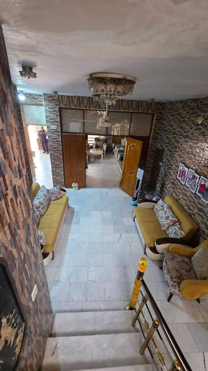 🏘️دار مؤثــــــــث #للأيجٓـــــــــار
📍 #الموقع:  حــــــــي الصحـــــــــة
قـــــــــرب مسبـــــــــح السندبـــــــــاد
✨ #المواصفات:  
▫️ المساحـــــــة // 200م 
الواجهــــــــــة // 10م
النـــــــــــــــزال // 20م
................
🔹محتويات الدار
غرفتيـــــــــــن وصالــــــــــة وهــــــــــول ومطبـــــــــخ ومجـمــــــــع صحيــــــــات خارجــــــــي وداخلـــــــــي وگـــــــــــراج ...
---------------------------------
📞 للاستفسار والمعاينة: 
الاتصال على الارقام :
***********☎️ واتساب    
او مراجعة المكتب 
الحلة _ الكرامة الشارع المشجر مجاور اسواق المطار 1 
--------------------------------
✅ نستقبل جميع عروضكم السكنية 🏠 والتجارية 🏡 بكافة مناطق الحلة 
……………………………
