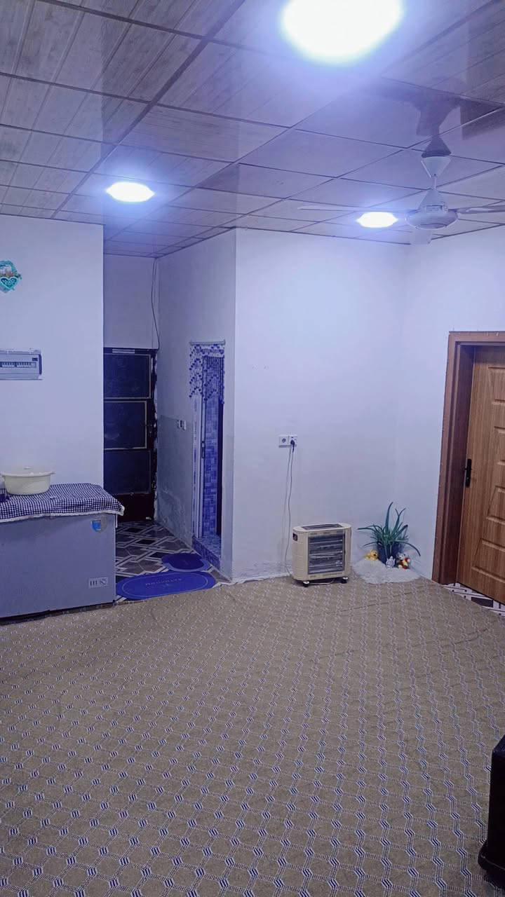 🏡 للبيع – دار سكنية مميزة
السلام عليكم ورحمة الله وبركاته
🔹 دار للبيع بمساحة 200 متر مربع
🔹 الواجهة: 10 متر × العمق 20 متر
📍 العنوان:
قادسية الثانية – شارع أبو وليد
خلف إعدادية البيداء للبنات
✨ تفاصيل ومميزات البيت:
✔️ كراج للسيارة
✔️ حديقة جميلة
✔️ مجمع صحي داخلي + خارجي
✔️ مطبخ بارد كبير + مطبخ حار
✔️ ترك (ممر) واسع
✔️ غرفة استقبال
✔️ غرف نوم عدد (2)
✔️ هول مريح
✔️ بيتونة واسعة
✔️ غرف النوم تحتوي على دكتات (تبريد)
✔️ البيت مفروش سيراميك بالكامل (عدا الحوش)
✔️ سقف ثانوي كامل
🪑 ملاحظة: البيع يشمل الأثاث كامل أو جزء منه حسب الاتفاق
📞 للتواصل: ***********
📍 فرصة ممتازة للسكن المريح والاستثمار
