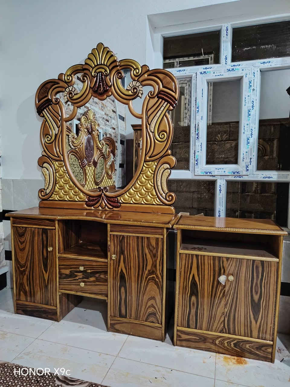 سلام عليكم يوجد قرفه تاج صاج داخل وخارج السعر ٦٠٠ وبيها مجال العنوان الرمانه الاستفسار على التلفون ***********
