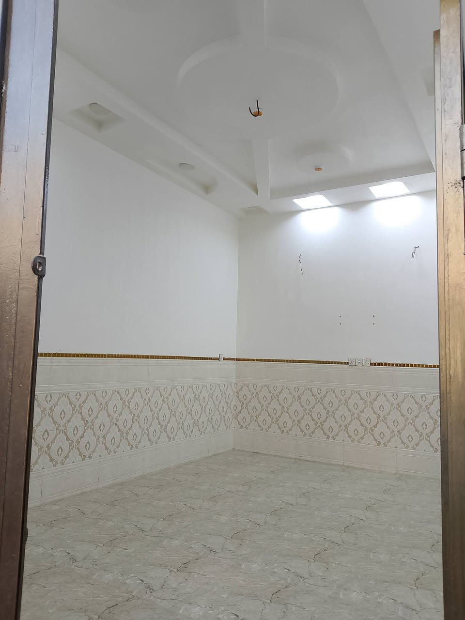 سلام عليكم بيت الايجار
بيت الايجار خلف المستوصف مال مكتب بيروت ثلاث طوابق كامل بناء حديث بعدا معهد نازل بي اريد اجرئ 
سعر الايجار 250.... ***********
