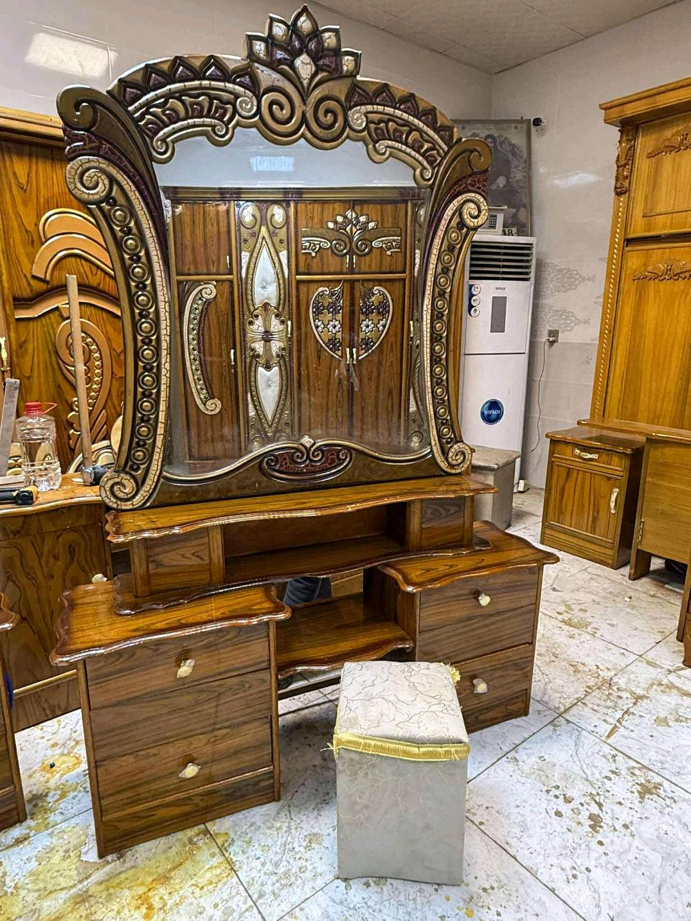 السعر ٧٥٠ قفل 
شد نقل داخل بغداد مجاني
نضافه ٩٠
٨ قطع
شغل وصط