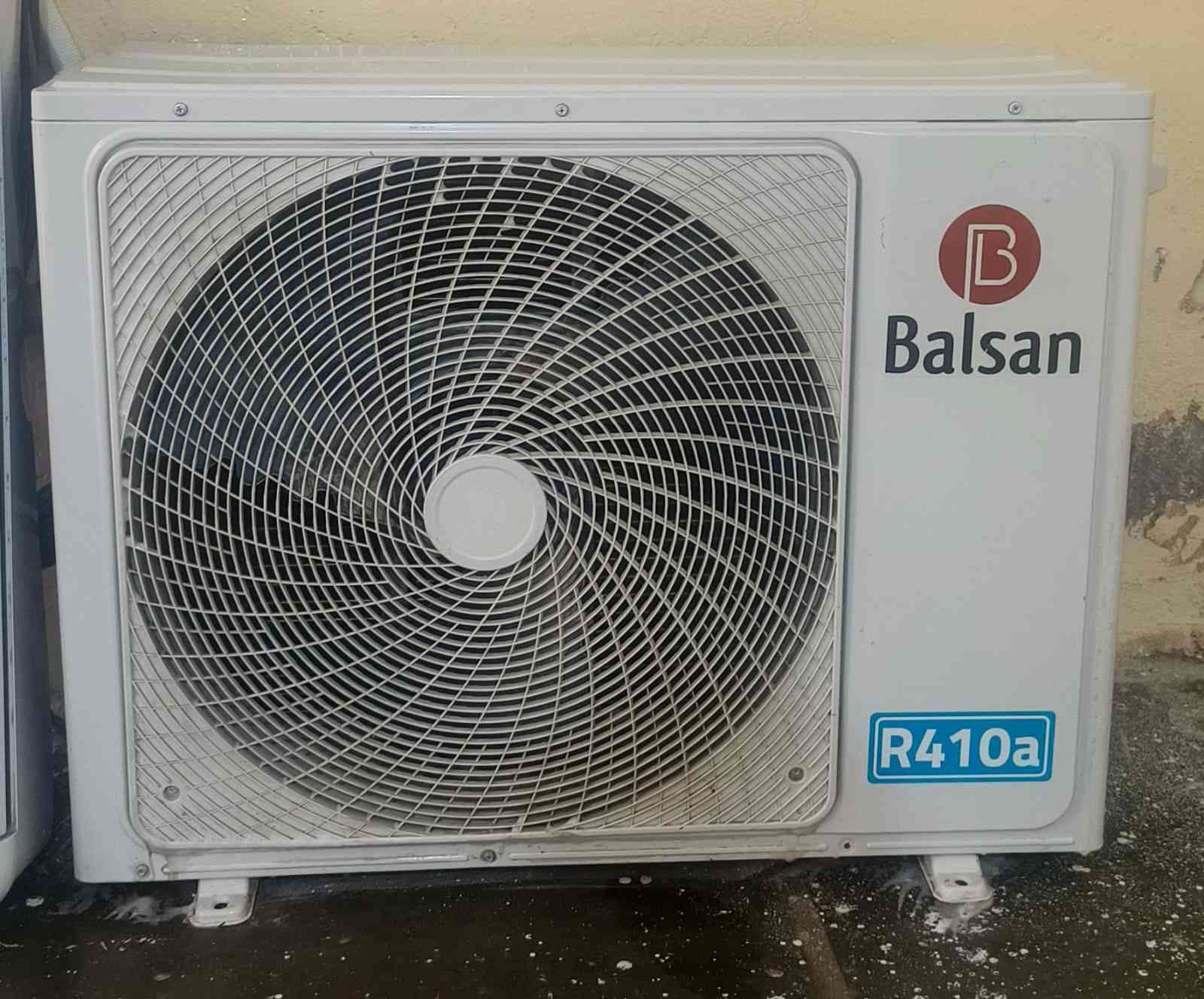 سلام عليكم سبلت البلسان شركه توسوت 2طن اصدار 2025 استعمال سبوع فقط شغال وعل فحص غاز مقفول غاز 410غراضه كامله السعر 475مكاني بغداد مدينة الصدر للتواصل ***********
