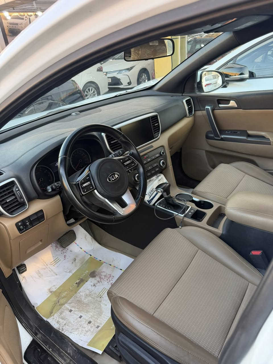 السلام عليكم كيا سبورتج موديل 2021 خليجي رقم بغداد بأسمي تحويل مباشر سيارة مكفوله من الصبغ و البارد 
مكان السيارة بغداد 
سعرها ((207)) وبيها مجال للشراي 
محرك: 2000 دوش 
ماشيه 72 الف كيلو فقط 
مواصفات 
1_شاشه 
2_كامره خلفية 
3_شاشه اعطال 
4_قطعتين تبريد 
5_اشاير بل مري 
6_حساس امامي خلفي وجانبي 
 7_مري شفط 
8_اشاير مري 
9_تحكم وضعيات قيادة 
10_ويل كب بلاد
11_كشافات اماميه 
12_داخل لونين 
13-تحكم استيراً جهتياً 
14- ويل كروم حجم 18 
15- نفكيشن
16- يدات نيكل 
للاستفسار: *********** يوسف
