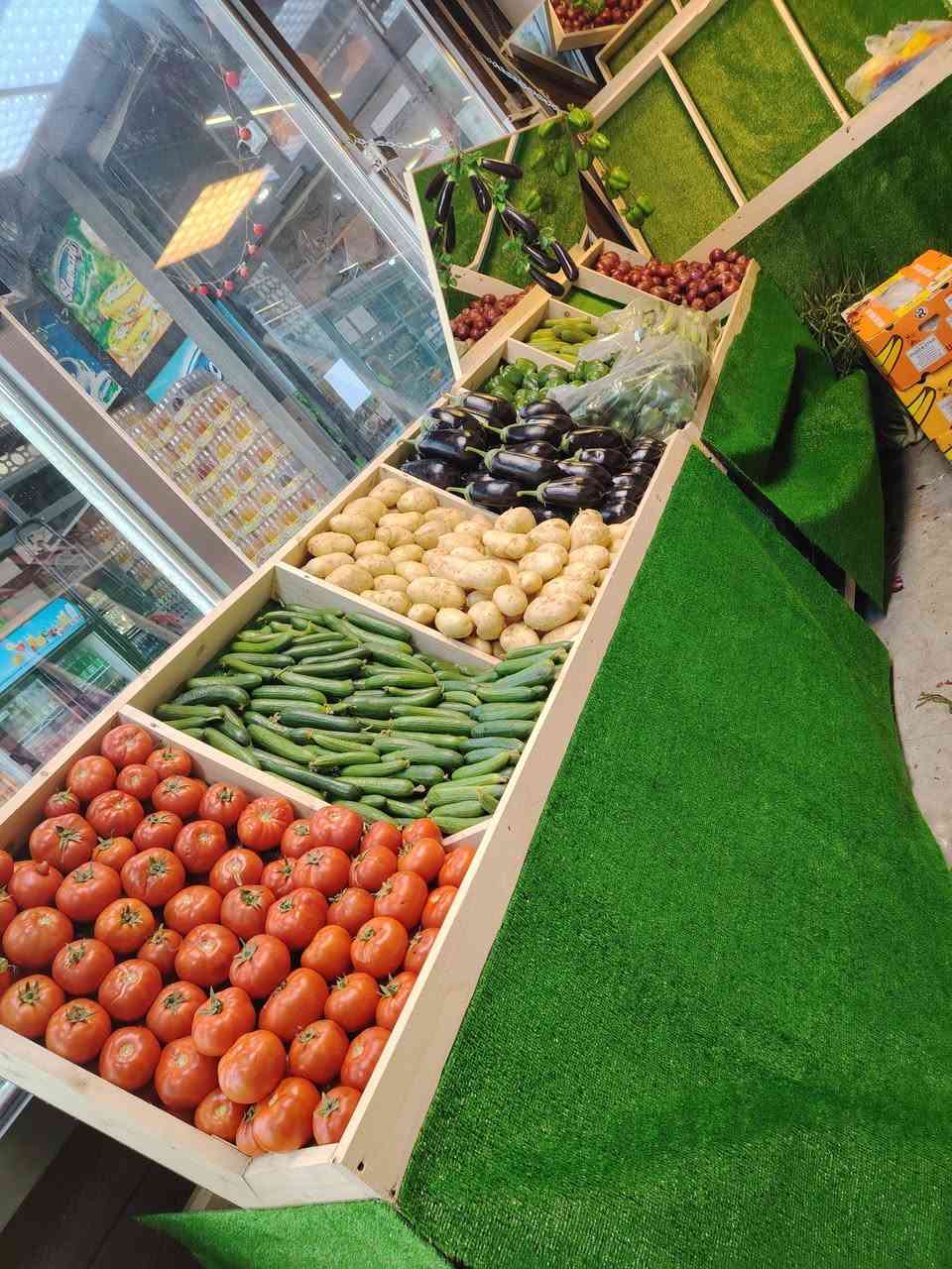 ميوز مخظر عدد ٥ للبيع وياهن مري عاكسات عدد ٤ وميزان الكتروني وميزان ساعه وميز خشب لوكر جرار وباب استعمال شهرين نظيفات 
للاستفسار الاتصال ***********
