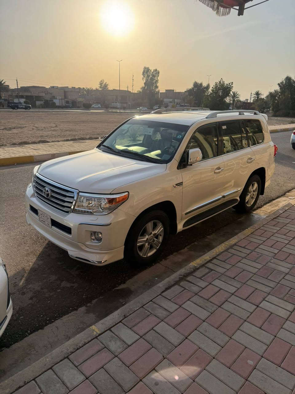 السلام عليكم لاند كروز 
موديل 2012
محرك 8 /4700
السعر 330 وبيها مجال 
رقم بغداد 
للاستفسار الاتصال ب الرقم 
***********@
