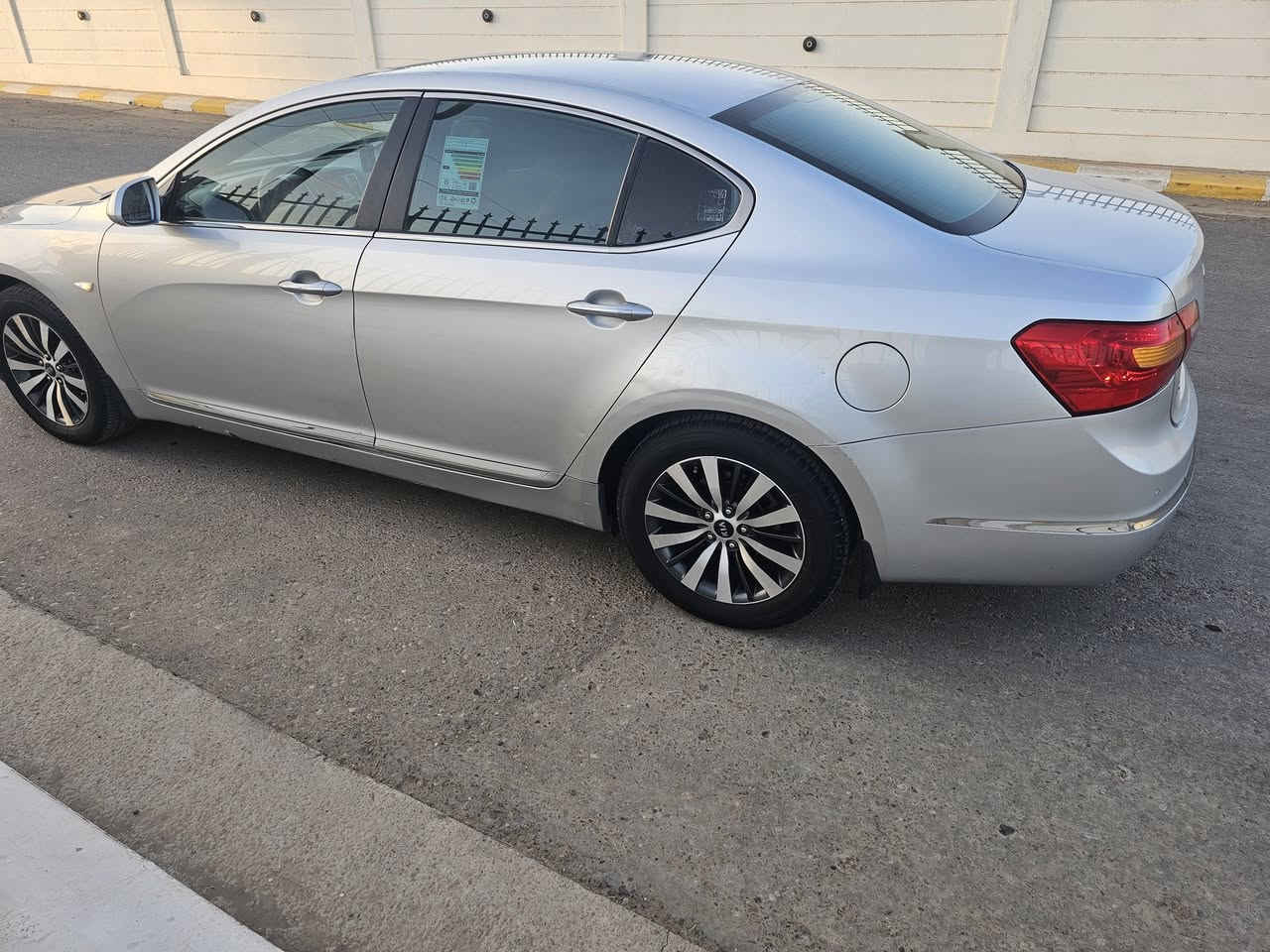 كادنزا ٢٠١٣ خليجي محرك سته سلندر ٣٥٠٠  رقم اربيل تحويل مباشر بيها صبغ جاملغ خلفي فقط كير محرك جيد جدا نص مواصفات السعر ١١٤ وبيها مجال بسيط استفسار *********** مكان السياره الضلوعيه
