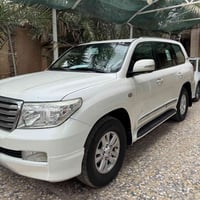 لاندكروز موديل 2010 مكفولة عدا شبر بارد بالبنيد ماشية 126 الف   لباقي ...