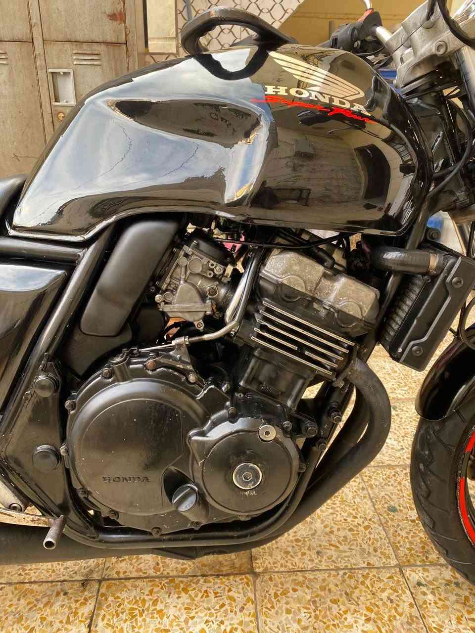 CB 400 للبيع كامل اوراق مدفوع كمرك اي نقص مابي بيع مستعجل 16$ وبي مجال بسيط ***********
