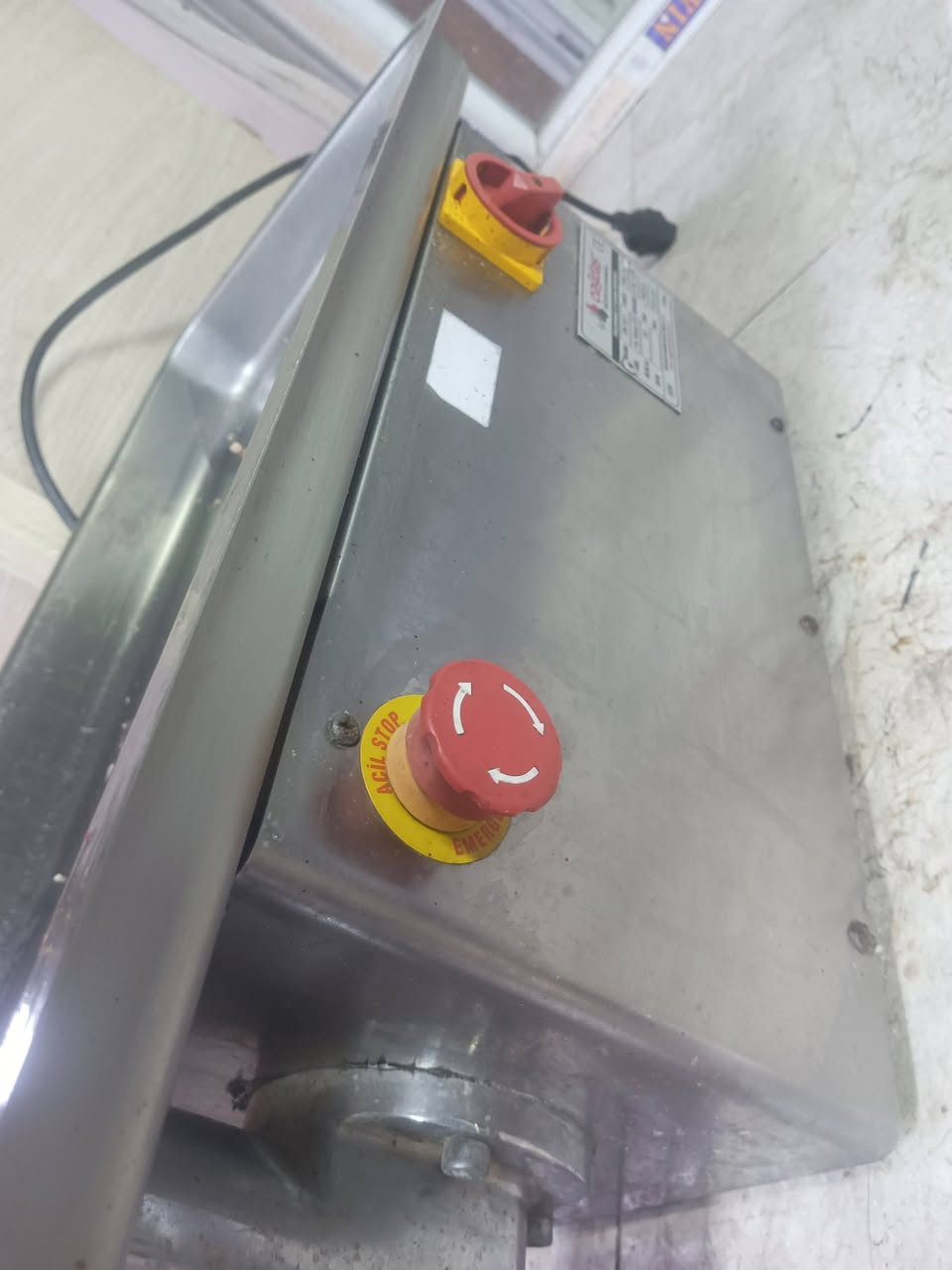 السلام عليكم من رخصه الادمن ماكينه لحم للبيع تركي اصلي سعر مناسب
***********
