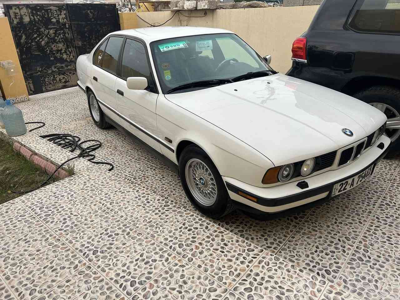 سلام عليكم
للبيع بي ام 525 موديل 1990

رقم اربيل انكليزي  تحويل مباشر

مكفوله من ضربه وتبديل وصبغ وبدون اي خياس او زنجار

مكينه مسكر فانوس 6 سلندر مكينه جديد

كير اوتماتيك 

سنتر لوك 

جام ٤ كهرباء

مري كهرباء 

تبريد ثلج تخم تاير وصدر كله جديد. 

كهربائيات كلها شغاله مابيها كلوب طافي. 

سياره حلوه  وتشوف بعينك بدون اي نقص جاهزة متصرف عليه الف دينار

سعر 75

عنواني بغداد السيدية

***********
