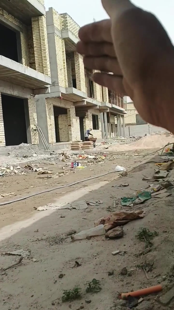 الحمد لله جاري العمل في مواقعنا متكونه من مضيف مساحته 300 متر والطابق الاول شقتين والطابق الثاني شقتين 
مع بيت مساحه 200 متر مع ثلاث بيوت مساحتهن على 150 متر في منطقة البياع  العمل لكوادر الزعيم 
***********
***********
ابو زهراء البهادلي
