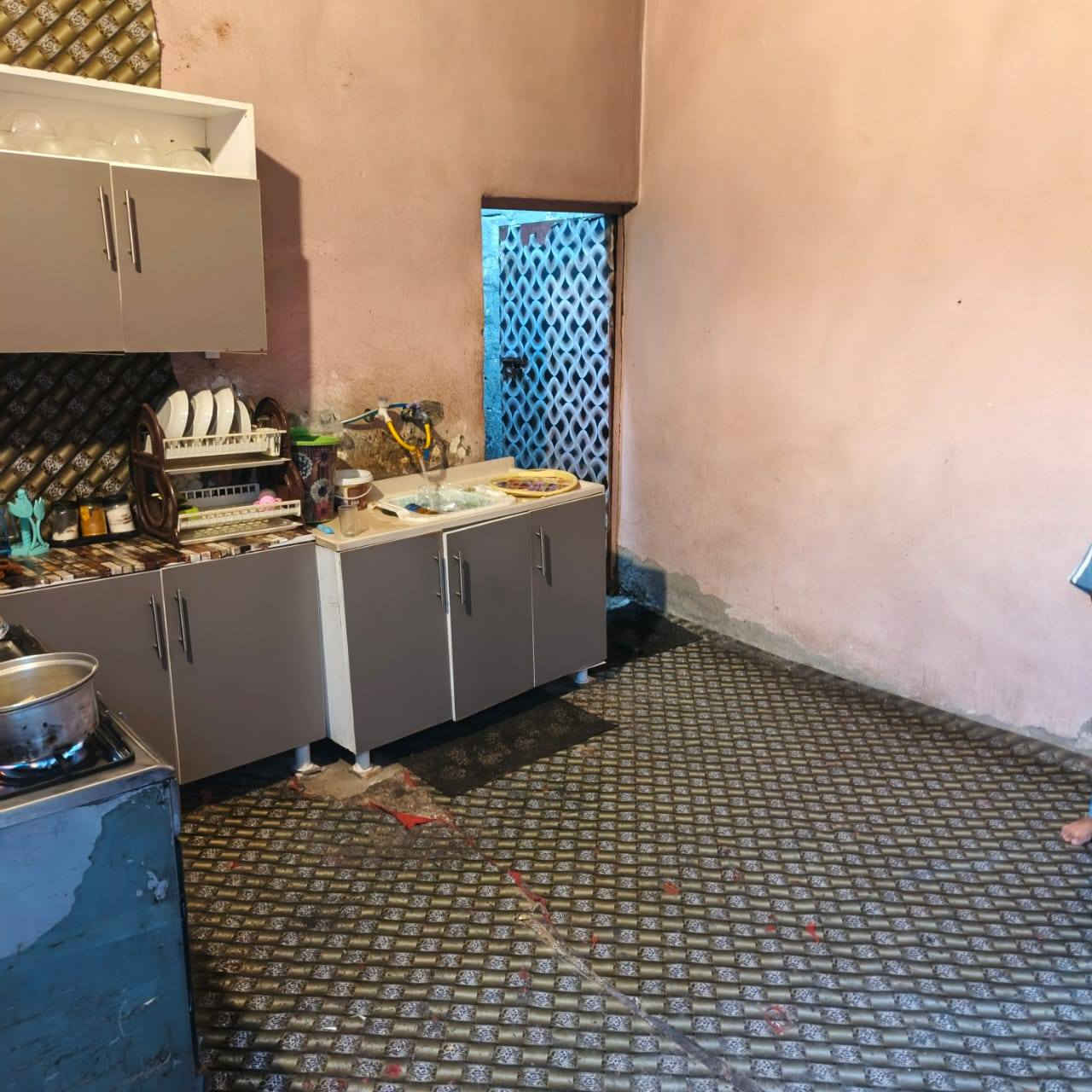 سلام عليكم بيت للبيع غرفه. وصاله ومطبخ وحمام داخلي وصحيات خارجيه المساحه 144متر العنوان المتنبي نزلت المشروع للتصال والستفسرار ***********
