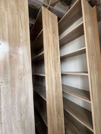 رفوف خشب مكلف بالنشر العدد 10  الارتفاع 240 العرض 100 يحتوي كل رف على ...