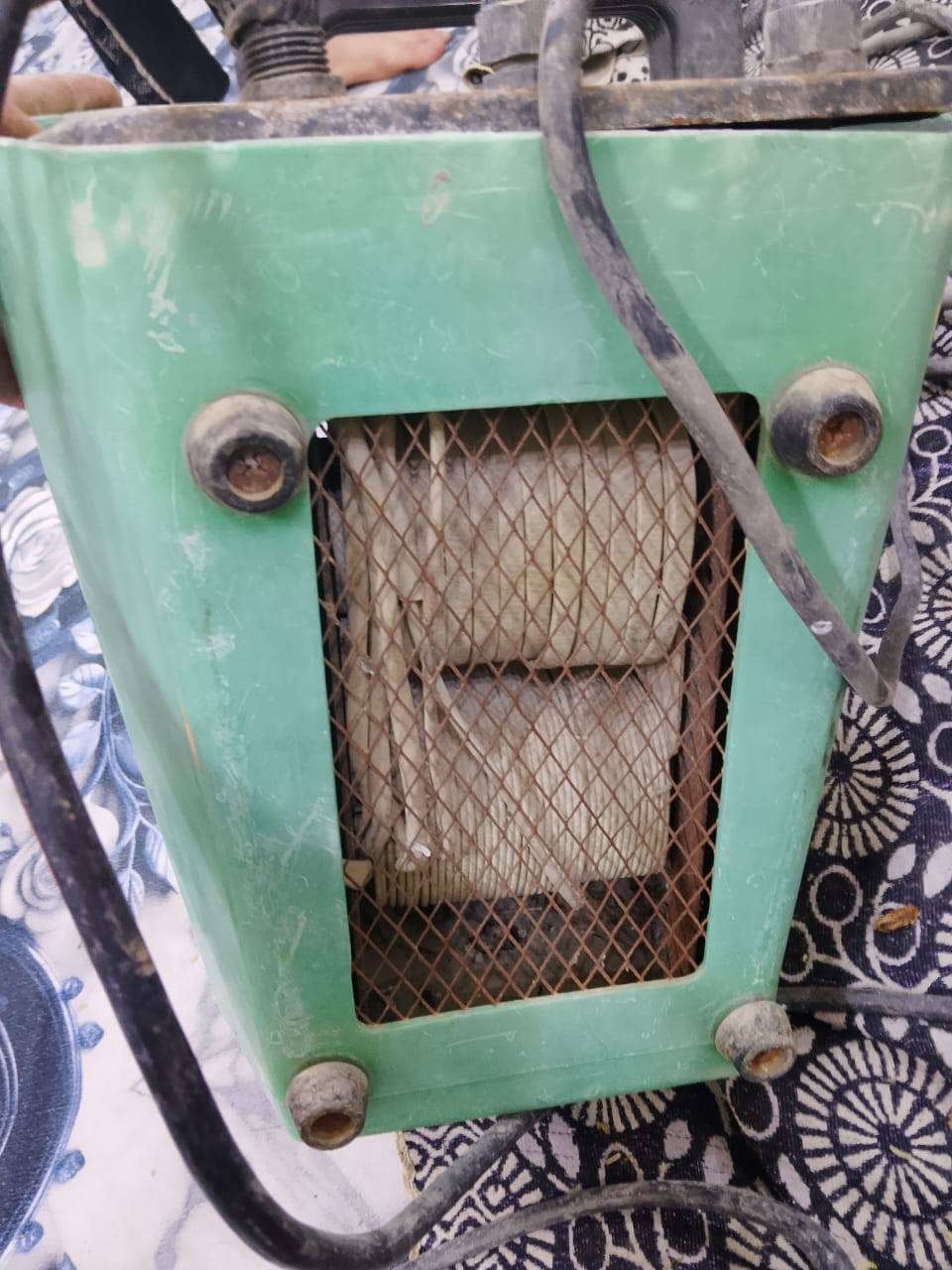 سلام عليكم عندي هاي المكينه ريد بيعه
شكد تسوى ومكاني بالعماره ***********
