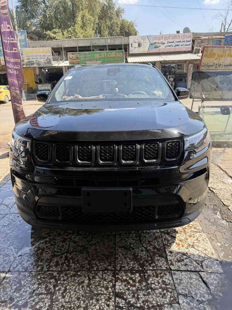 سلام عليكم 
بيع او مراوس ب جالنجر 
جيب كومباس 2023 (بلاك توب ) 
دخول جديد بدون رقم ( فحص موقت) 
بيه صبغ 3 قطع شواصي لغد كفاله 
محرك كير كفاله 
المواصفات   فول سيارة عدا بنوراما 

⸻

⚙️ المواصفات:

✔️ محرك 2.0 تيربو (200 حصان)
✔️ دبل (AWD)
✔️ قير أوتوماتيك 8 سرعات

✔️ كراسي كهرباء
✔️ جلد (حسب الفئة)
✔️ جنطة شفط (باب خلفي كهربائي)
✔️ تشغيل بصمة + دخول ذكي
✔️ شاشة كبيرة + CarPlay

✔️ كاميرا خلفية
✔️ حساسات أمامي وخلفي
✔️ مانع اصطدام
✔️ Blind Spot + تحذير مسار

✔️ سقف أسود + رنقات سود
✔️ LED كامل
✔️ مثبت سرعة
✔️ مكيف أوتوماتيك

مكان سيارة بغداد
***********
