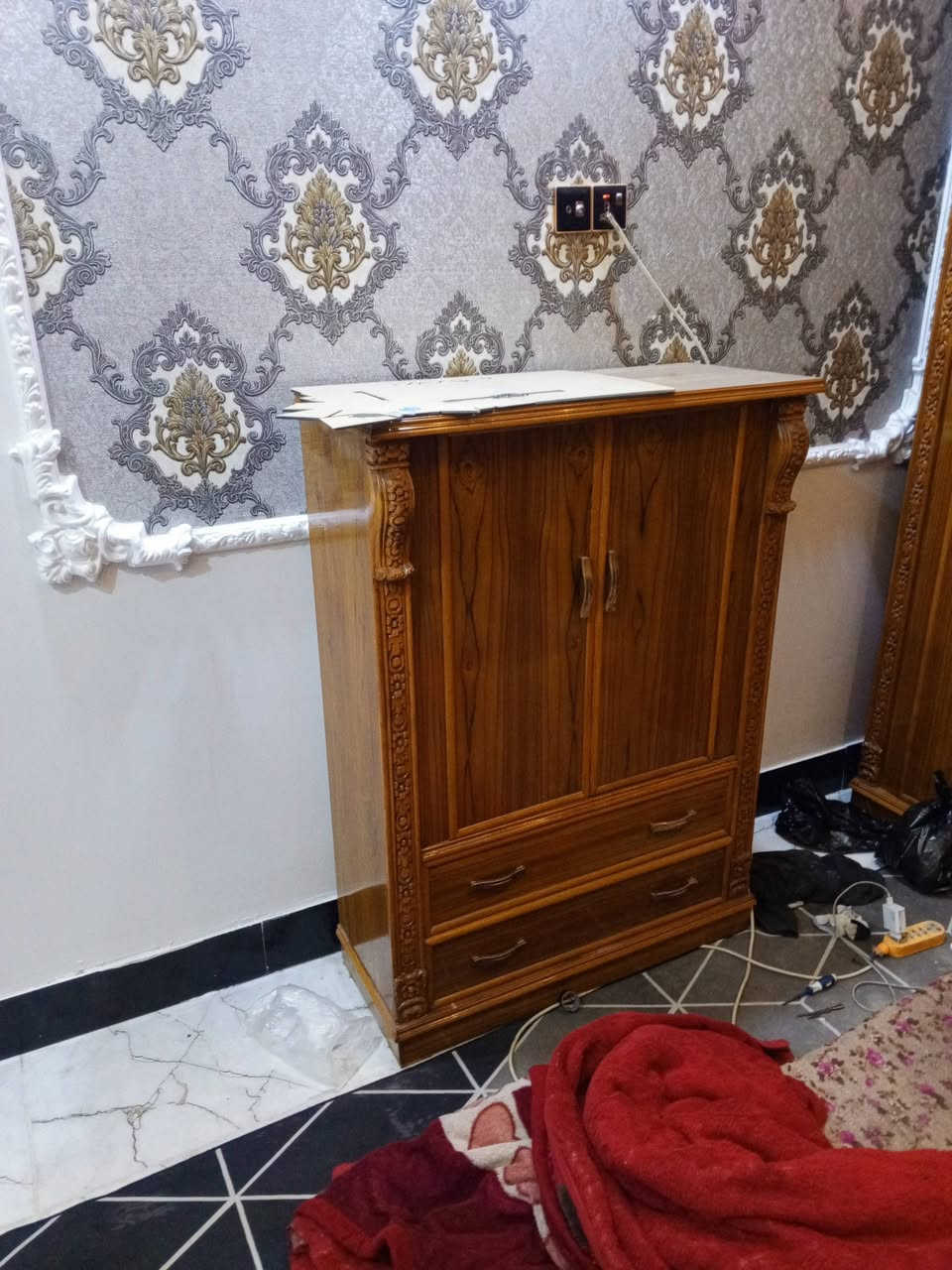 غرفه اخشاب تسكان للبيع استعمال قليل للاستفسار ***********
