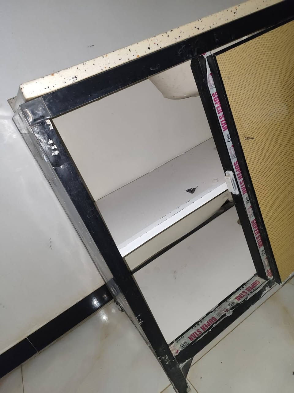 للبيع بسعر مناسب سنك مرمر تفصال مستعمل قليل 
***********
