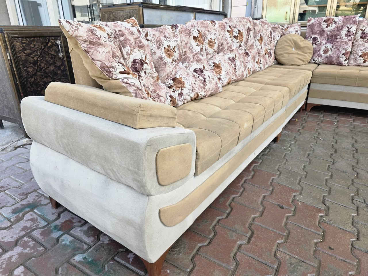 ديوان مستخدم مع الكوشات ٧ متر ١١ نفر بدون ضرر بسعر مناسب
العنوان تكريت شارع الزهور مقابل كليه تربيه البنات مجاور الناصر مول 
***********اتصال 
***********اتصال 
***********واتساب
