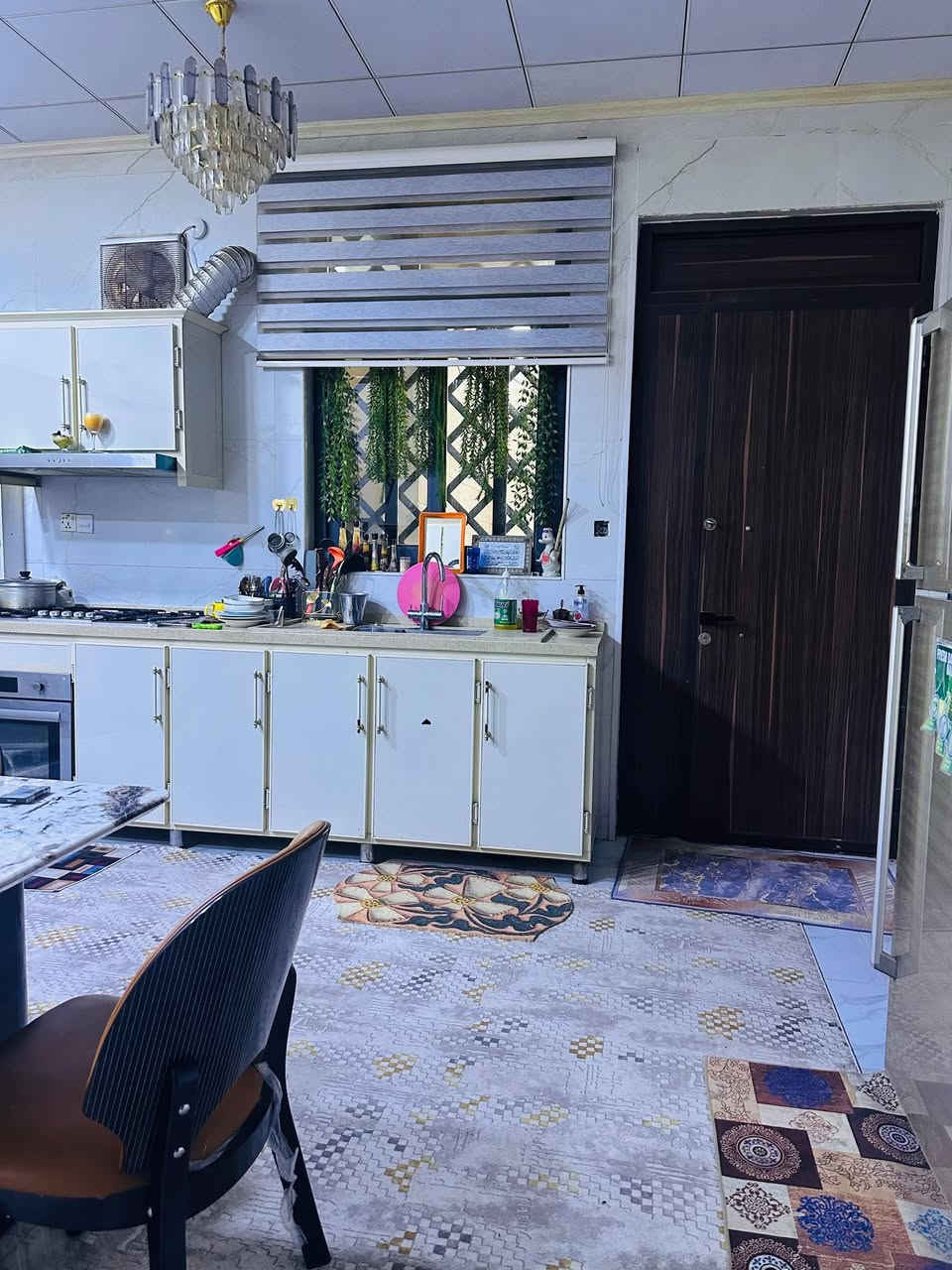 العنوان الديوانيه قرب الجداريه فرع مطعم مندي دار اليمن عند البو صالح طابو صرف عثماني 

مساحه ٣٠٠ متر واجهه ١٥ ونزال ٢٠ 
بناء حديث سنه ٢١ 
بناء ارضي 
وشقتين فوك كل وحده ١٥٠ متر كونكريت مسلح درجه اولى
الطابق الأرضي بناء ٣٠٠ صاله استقبال 
غرفتين نوم 
مطبخ 
صحيات خارج وداخل 
وهول ومناور عدد ٣ بين الغرفتين ويم الحمام 
وشقتين كل شقه ١٥٠ متر 
 شقه بيها غرف عدد ٢ وصاله ومطبخ وصحيات مع حمام 
والثانيه غرفه سويت 
صاله مطبخ سطح
طابو صرف عثماني 

والاتصال على هذا رقم ابني 

سيد موسى 

‭٠٧٧٠ ٩٤٤ ٧١٩١
