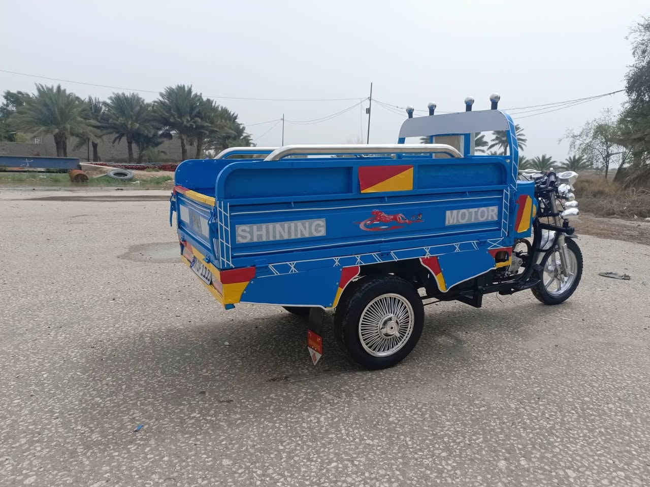 السلام عليكم ستوت للبيع موديل 21 ستوري حلوه وجاهزه كهرباء شغاله مقفوله شاصي رقبه اورق اصولي كان بابل الشوملي سعر 1450 وبيها مجال ***********
