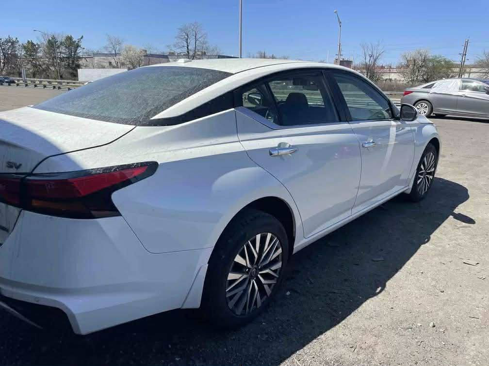 .            
للبيع نيسان التيما

 Nissan Altimma 2023
نيسان التيما SV 
رقم بغداد 
محرك: -2500 فور ويل 
      الـــــمـــواصــفـــــات 🔵
مواصفات Sv معروفة
لون ابيض صدفي 
ماشية 40 الف كيلو متر
بدون حادث سيارة جاملغ خلفي بارد ع كد شبر 
كدامك صوره حادثهه 
موصفات 
🔶شاشه كبيره 
🔷بصمه
🔶دخول ذكي
🔷تشغيل عن بعد
🔶تحديد سرعه 
🔷نظام المحافظه على مسار 
🔶رادار امامي وتوقف ذاتي 
🔷رادار خلفي وتوقف ذاتي 
🔶نظام تنبيه خروج عن المسار
🔷كشن كهربائي 
🔶حساسات خلفيه
🔷كشنات مخمل 
🔶لايتات زينون 
السعر 173
مكان السيارة بغداد 
للتواصل ***********

وهذا رقم شاصي 
1n4bl4dw9pn395594
