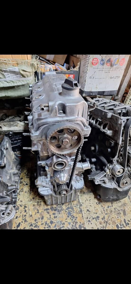 السلام عليكم 
من رخصة الكروب 
يوجد محركات وكير شيري كوين نص محرك و محرك كامل بلادي واكو بستم سيفيا و يوجد حاوية 
يوجد فتح وشد و تجفيت 
العنوان الطالبية فلكة ٨٣ مقابل دائرة الكهرباء 
محلات الكوثر 
 هاتف  ***********
