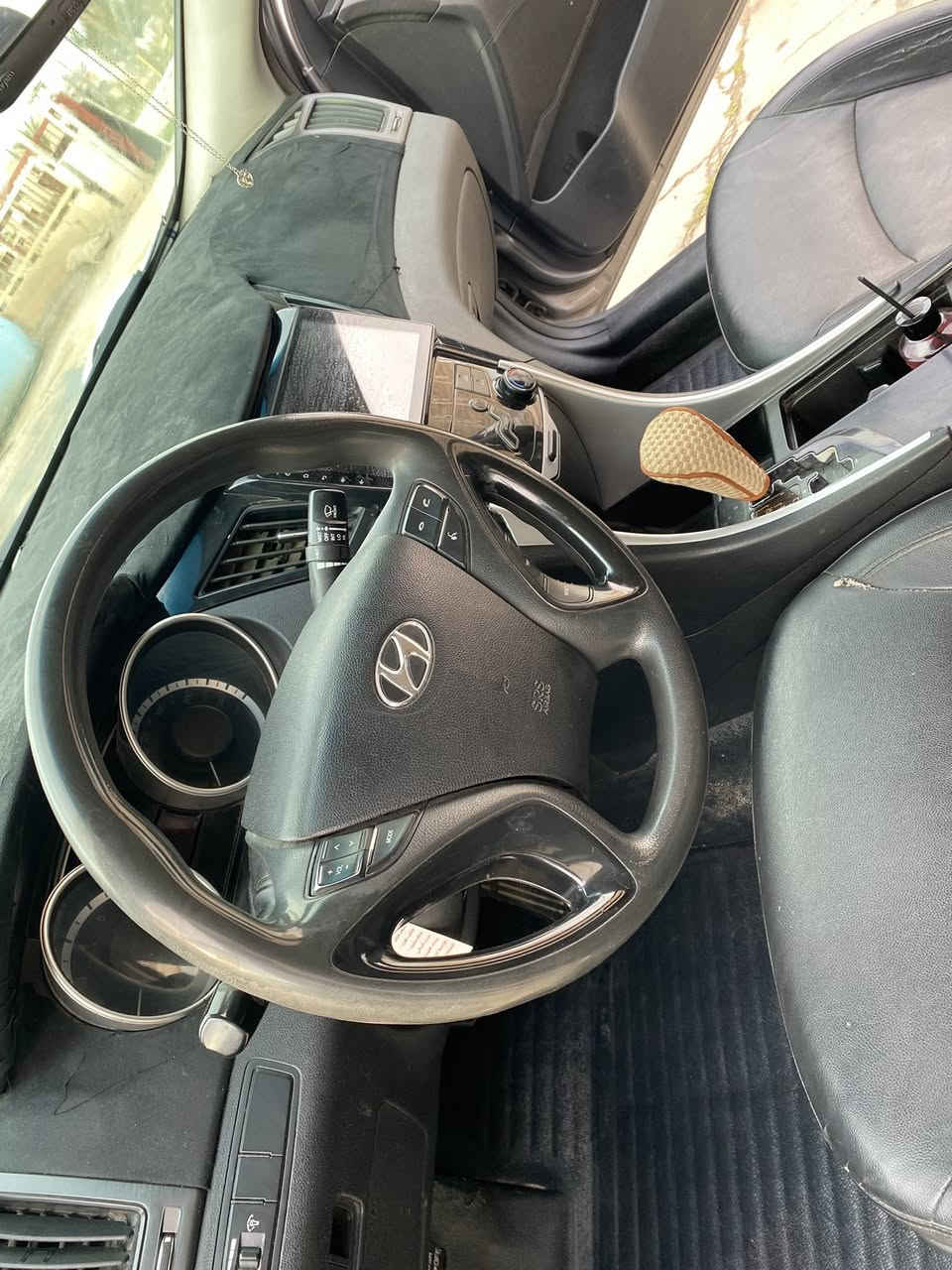 سوناتا مضلع موديل 2010 بيها ثلاث قطع صبغ جاملوخين وقبغ صندوق وربع البوند ***********
