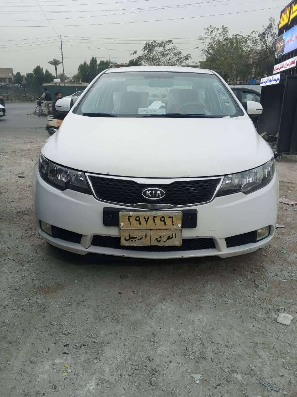 السلام عليكم كيا سيراتو موديل 2013 خليجي 
بيه 3 قطع صبغ بدون دواخل بااقي سياره مكفوله 
استخدام شخصي سياره مال بيت مامتعوبه شرط تحويل ثاني يوم كير مكينه شاصي لغد كفاله مكاني بغداد حي الجهاد السعر 90 وبيه مجال 
***********
***********
