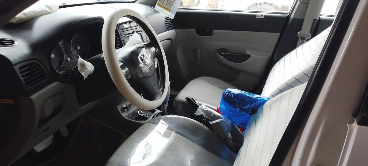 اكسنت دبدوب 2010امريكي
قطعتين صبغ بوند وباب فقط  بدون دواخل سونار كدام لعين السياره  ب اسمي كابون بانزين تبريد تدفئه كهربائيات كلها شغاله مكينه وكير وتخم كلو شرط  وشرط الوكاله والتحويل السعر 100 وبيه مجال حك الجيه
اسيا. ***********
كورك***********
