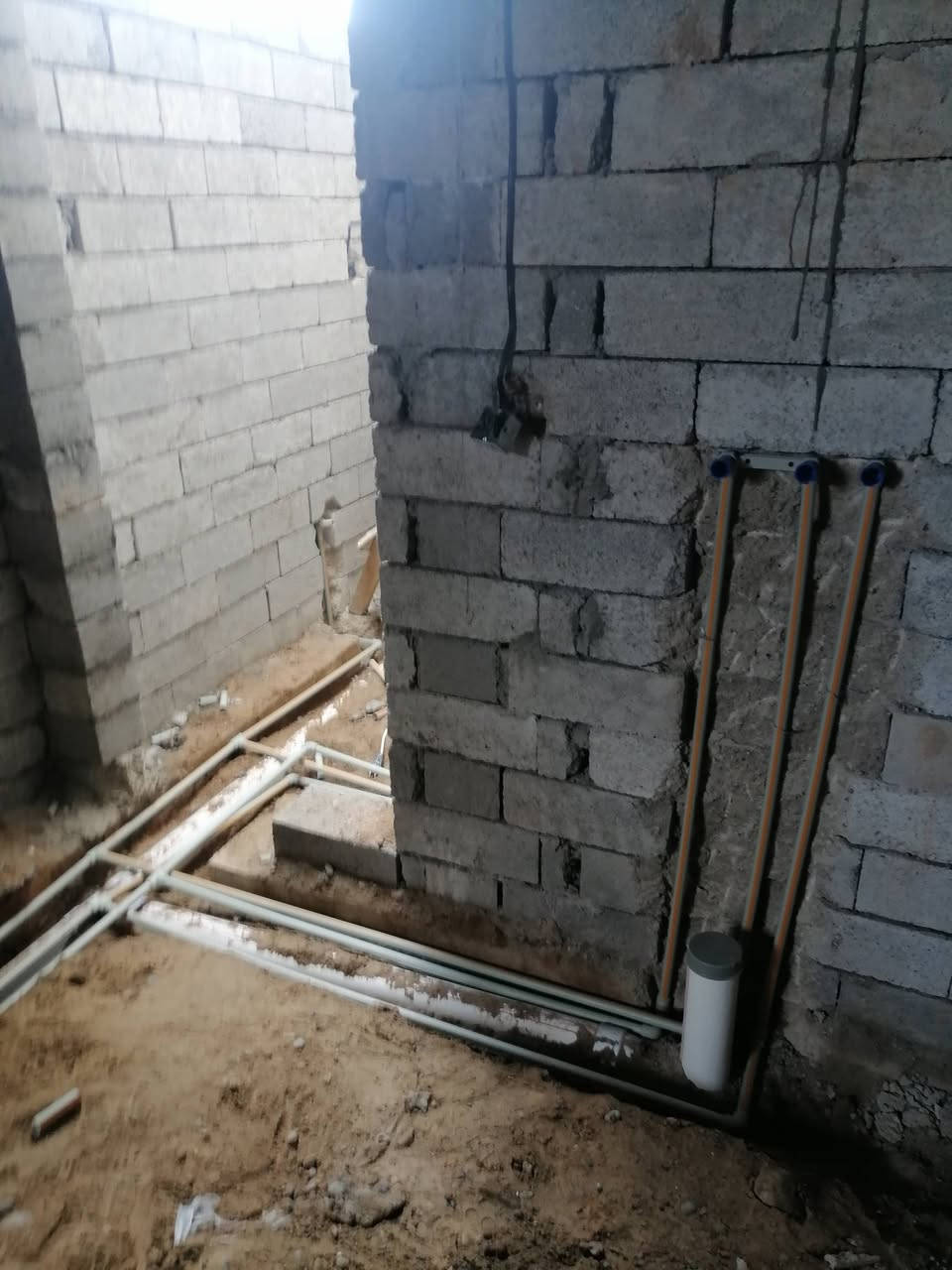 يوجد كادر عمل سباكى تاسيس بيوت مي مجاري كهربا ***********
