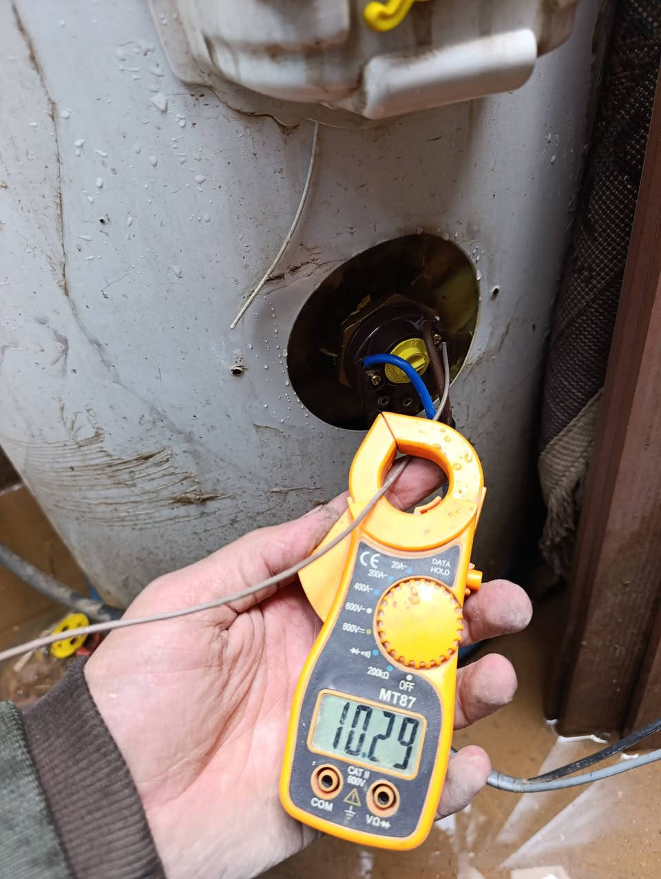 الطاقة للتأسيسات الكهربائية في الموصل ⚡

هل تبحث عن الدقة، الأمان، والسرعة؟ 
نحن هنا لخدمتكم في الجانب الأيسر بالكامل،
 وبأسعار تنافسية تناسب الجميع! 🛠️🏠

1️⃣🔹تأسيسات كهربائية: تنفيذ كافة المواقع والمشاريع بلمسة هندسية 
2️⃣🔹 عمل بوردات جديدة وتصليح كافة أعطال البوردات المنزلية والصناعية.
3️⃣🔹ربط شبكة خطوط الوطني ومعالجة مشاكل الكيبلات🧑‍🔧
4️⃣🔹التبريد  نصب وصيانة كافة أنواع السبالت ❄️.
5️⃣🔹 نصب وصيانة كاميرات المراقبة🎥
6️⃣🔹خدمات الستلايت: نصب  الدش بأفضل إشارة.📡

✨ لماذا تختار "الطاقة"؟
✅ عمل مستمر: متواجدون لخدمتكم على مدار 24 ساعة.🕛
✅ سرعة الاستجابة: اتصل بنا ونصلك إلى موقعك في أي مكان بالجانب الأيسر.🚗
✅ ثقة وضمان: شعارنا السرعة، المصداقية، والأمان التام في العمل.✔️
📞 للتواصل والاستفسار:
[***********] 📱
[***********] 📱

كل ما عليك تتصل.. والباقي علينا! 🤝 ان شاء الله
