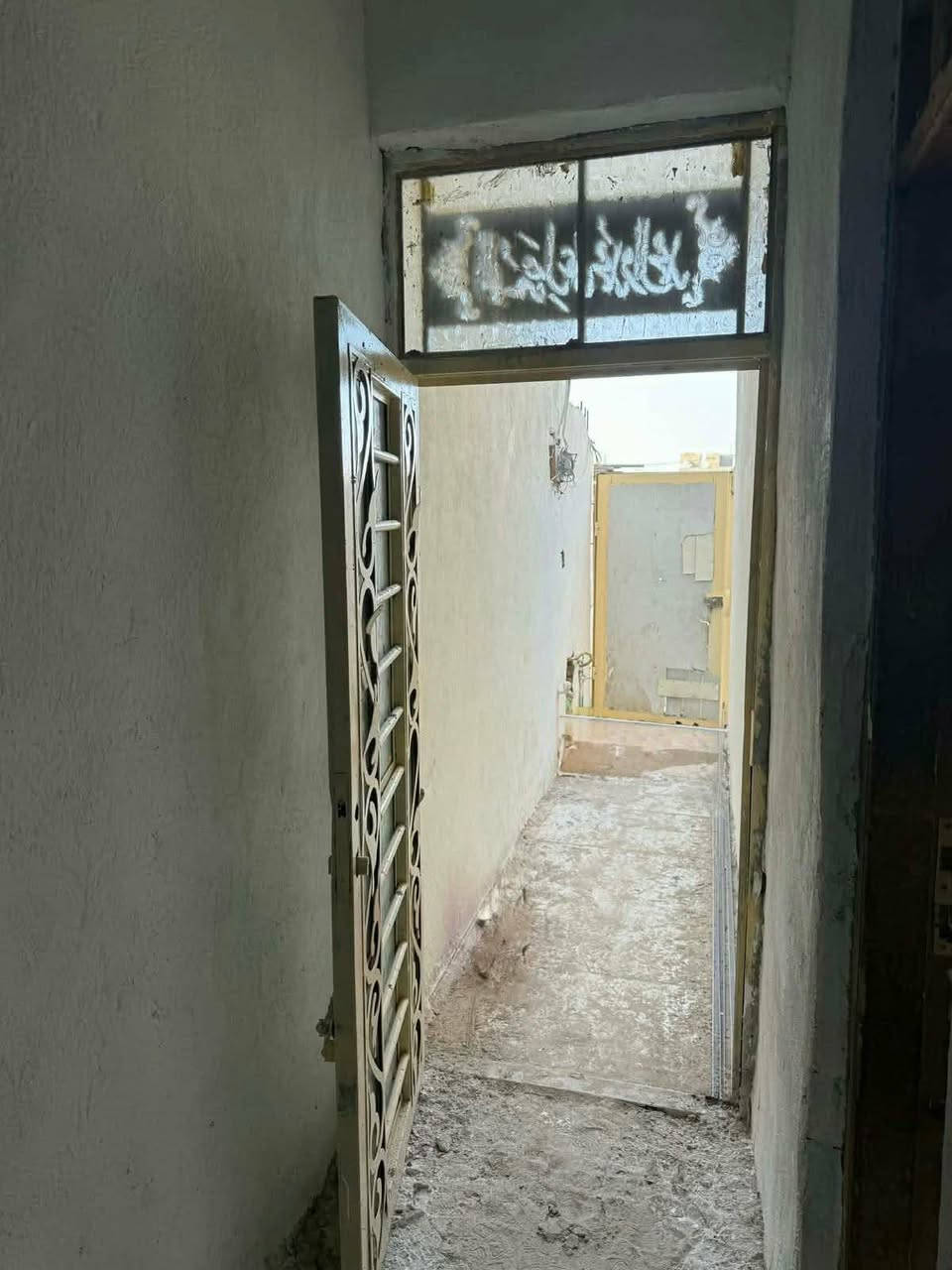 بيت تطلوعة للبيع 100 متر
نجف حي النداء شارع الكفيل مقابل عمود 23 
من شارع نجف كربلاء..
بداية شارع 60 العرضي الثاني.قرب مجمع الاميرات وقرب جامعة الكفيل 
يقع البيت على شارع 20 
يحتوي على غرفة وصالة ومطبخ واستقبال وصحيات 
البيت بنيان كونكريت مسلح..
فقط أرضية الاستقبال كاملة..
مطلوب للمصرف 90 مليون 
سعر التطلوعة 24 مليون 
التسديد الشهري 438 الف
#اشاره


**إذا كنت صاحب هذا الإعلان وتريد حذفه لأي سبب، رجاءا أرسل رسالة إلى الدعم الفني**