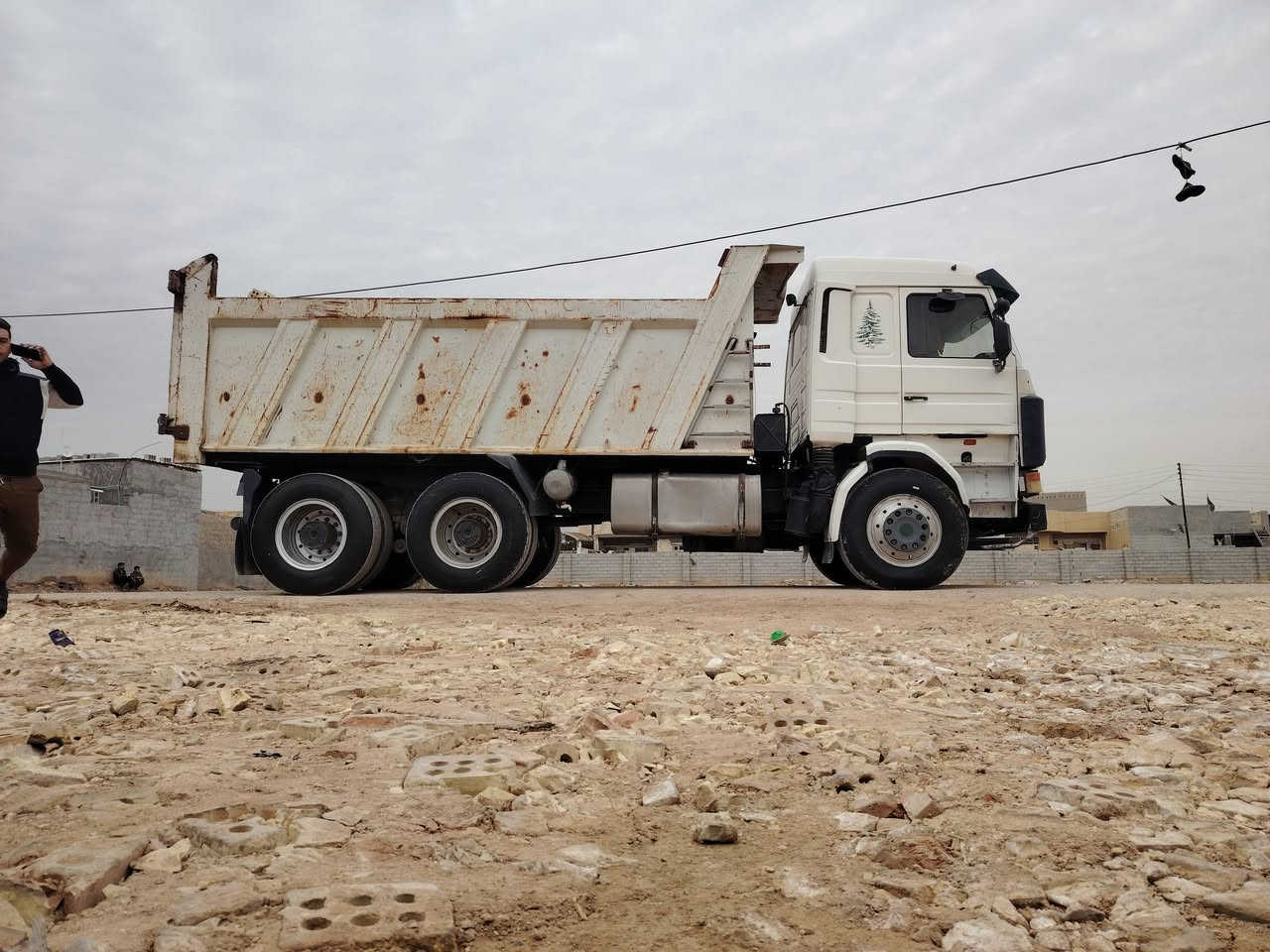 السلام عليكم  سكانيا143 طقم تاير 24 شاص مقفول مجموعه باجر 19 جيرجير5/5 رقم بغداد ماكينه عالسحق     ***********
