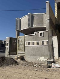 بيت للبيع المساحه ١٠٠ متر البناء طابوك البيت جديد مبني يتكون من غرفتين...