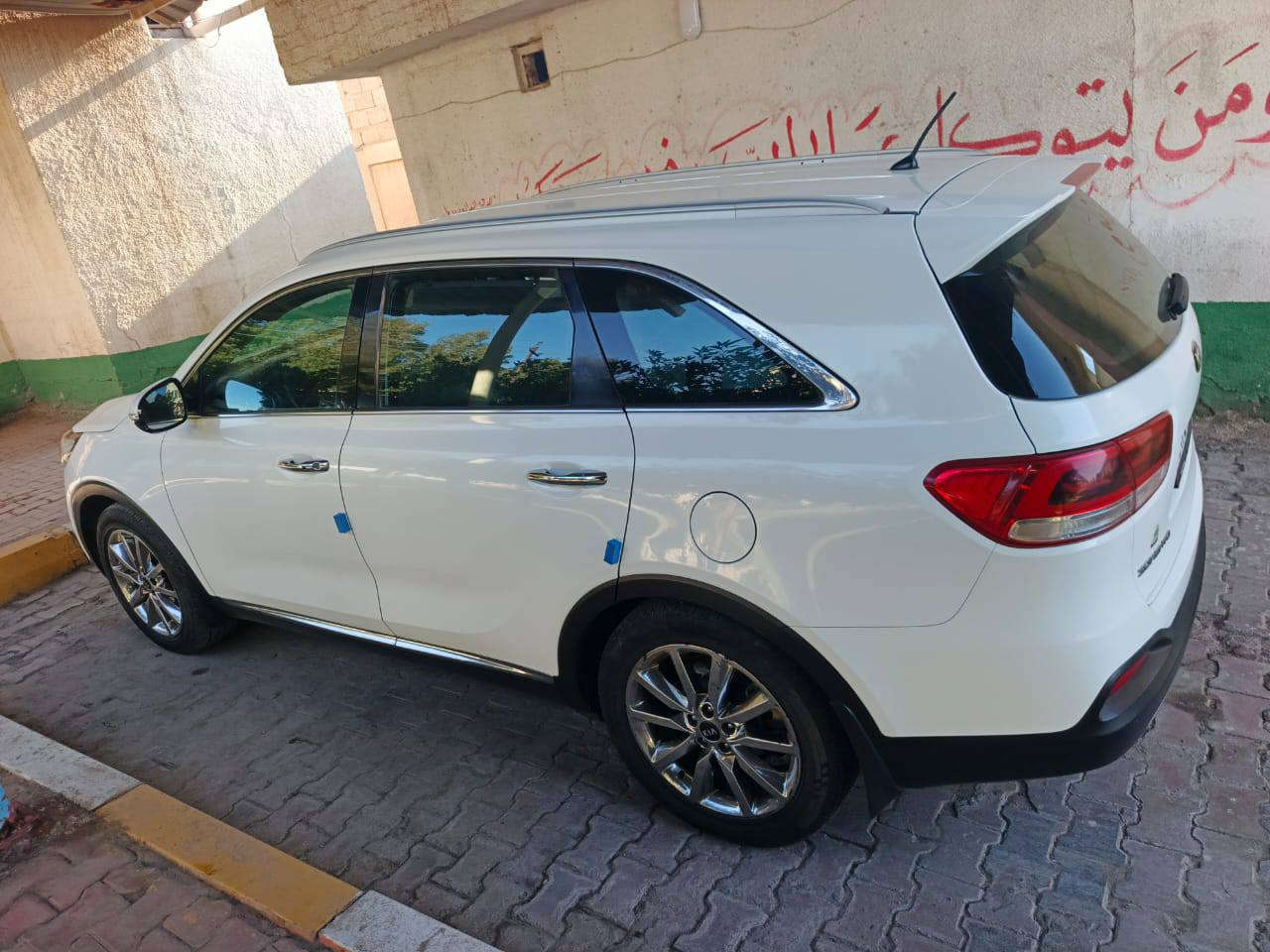 السلام عليكم 
سورنتو 2018 خليجية اللون ابيض 
رقم بغداد دولي هزة جديدة سنوية 2028 باسمي شخصياً تحويل مباشر 
* 6 سلندر 
* 7 راكب
* 3 قطع تبريد
* مري شفط
* اشارة ترحيب
* بصمتين 
* كشن جلد
* كشن كهرباء
* جنطة كهرباء شفط
* بردات بلادي
* حساس امامي خلفي
* كامرة خلفية دواره
* 3 انضمة قيادة 
* 5 ويل كب كروم 
* لايت زينون
* بك لايت LED
* السيارة بالواقع احلى من الصور مناقصها برغي دينار متصرف عليها
* كير مكينه بلادي على وضع الشركة سبانة ماممدودة عليها ماشية ١٢٤ الف 
* السيارة مكفولة كفالة عامة من الضربة والصبغ والتبديل 
* السعر 237 مكاني كربلاء للاستفسار فقط اتصال  ***********
