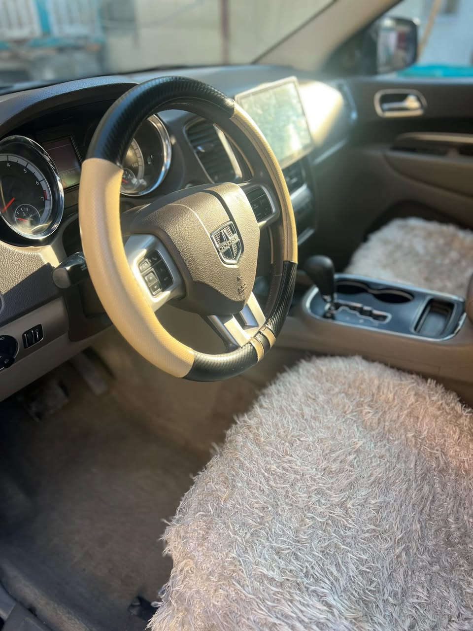 السلام عليكم
دوج دورنكو 2011 واردد كندي كلين بدون حادث بيع او مراوس بموديل احدث

استعمال مال بيت 

محرك 6سلندر 3600

تبريد ثلاث قطع 

كشنات مخمل

كامره 180

حساسات خلفية 

تحكم ستيرن 

رقم بغداد الجديد سنوية جديده 

للتواصل على الرقم ***********
