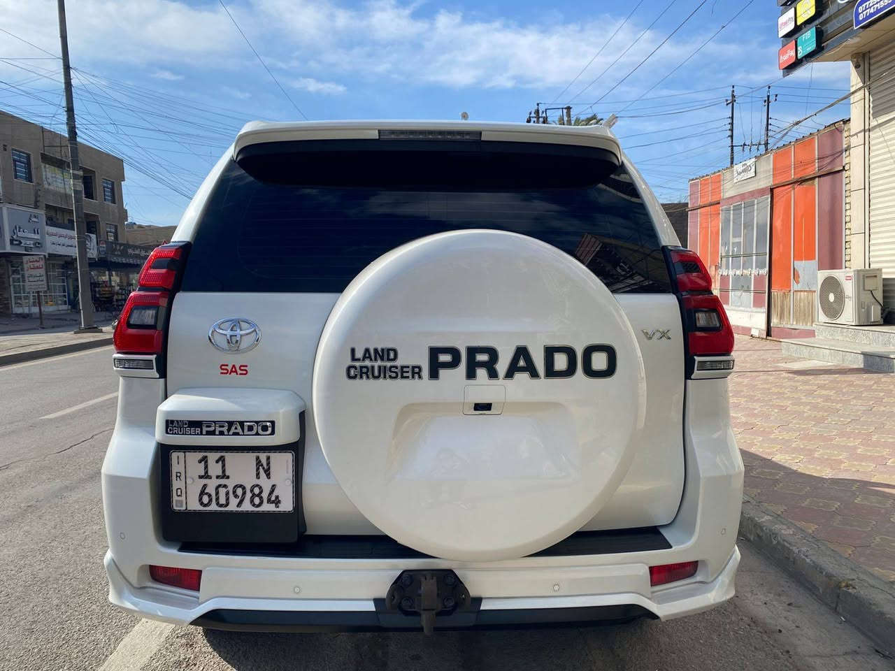 السلام عليكم
تويوتا برادو 2022 VX Midnight 
التفاصيل :  
السيارة ماشيه 40000 كم حقيقي كفالة عامة سونار بالصور 
المقاعد جلد و الامامية كهرباء  + تبريد وتدفئة 
حجم المحرك V6  
بصمة عدد ٢ 
حجم الاطار ١٩ 
ويل كب كروم 
دبل تانكي 
سبير تعليك 
فتحة سقف
ثلاث قطع تبريد
ثلاجة وسطية 
‏ABS
فور ويل 
كير ومحرك مكفولات 
بدون رصعة او شخط
اشارة ترحيب بالدوسات
لايتات وكشافات زنون 
مثبت سرعة
المودات والاوامر الصوتية
شاشة تحكم التبريد الخلفي
نظام نزول منحدرات 
مانع انزلاق 
اشاير بالمري الجانبية والمري قابلة للطي
مضلله اسود كاتم   مع كتاب تضليل 
السعر 50000$ وبيها مجال للشراي 
مكان السياره بغداد الرصافه 
***********
