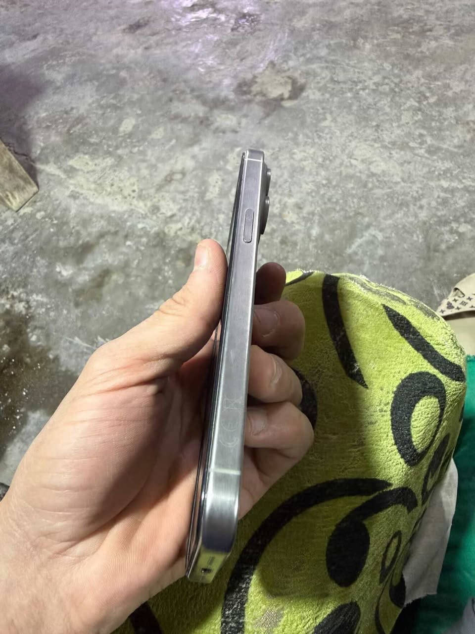 السلام عليكم ايفون 15 برو ماكس بطاريه 91 ذاكره 256.  وترف بروف ممفتوح الجهاز  على ايدي زلغ واحد مابي ملحقاته كامله سعر 1125 مكاني بغداد مرور التاجيات ***********
