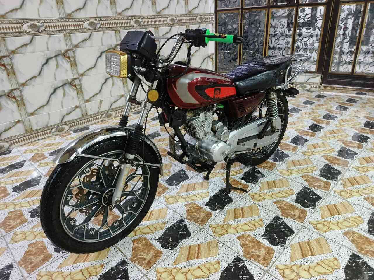 سيفان موديل 24 محرك 200 بيه بدات بخار دراجه لونها البلاد اخضر  اورق اصولي بيه وصل معرض مكنيي كربلاء طوريج رقمي ***********
