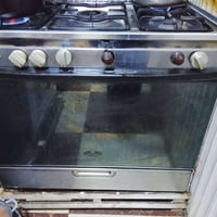 طباخ ٥عيون • نضيف • فرن شغال